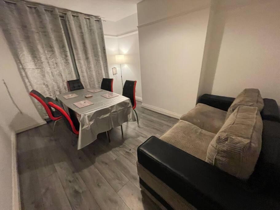 Large Beautiful 3 Bed House In City Of Birmingham Buitenkant foto